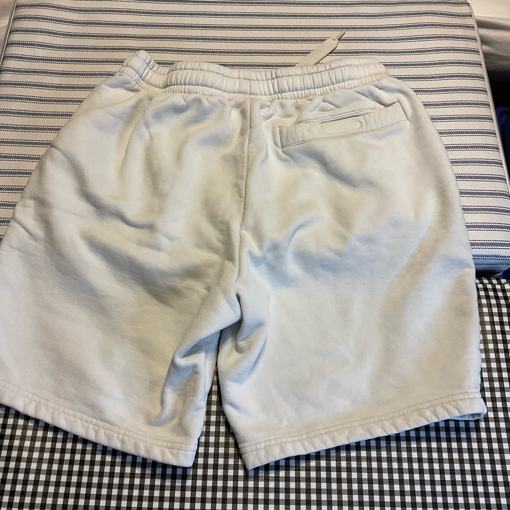 While Lacoste sweat shorts - Picture 3 of 6